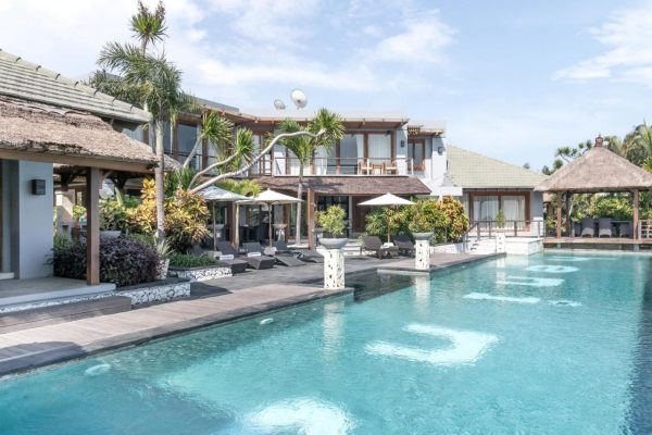 Villa Hening 8 Bedrooms-Jimabaran-01