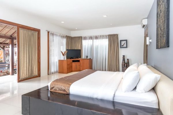 Villa Hening 8 Bedrooms-Jimabaran-14